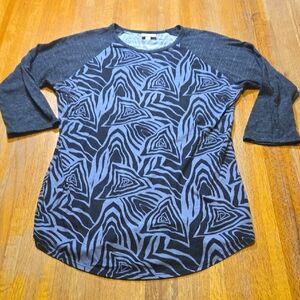 LuLaRoe Women Medium Randy Black Gray Abstract‎ 3/4 Sleeve Raglan Baseball Shirt